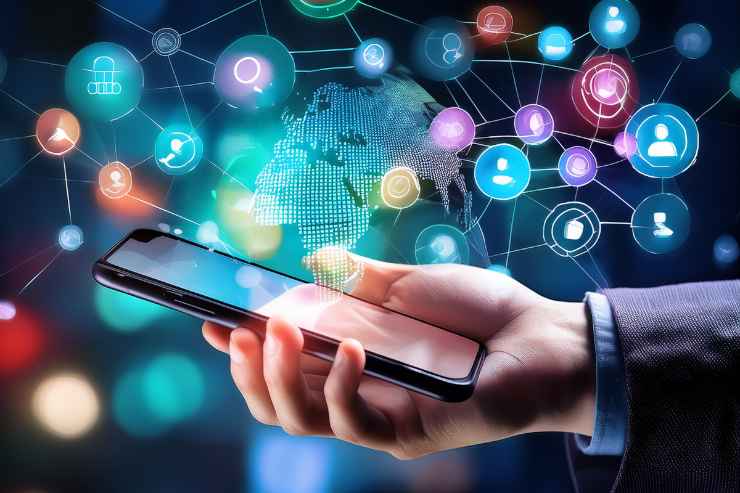 Un cellulare che naviga sui social